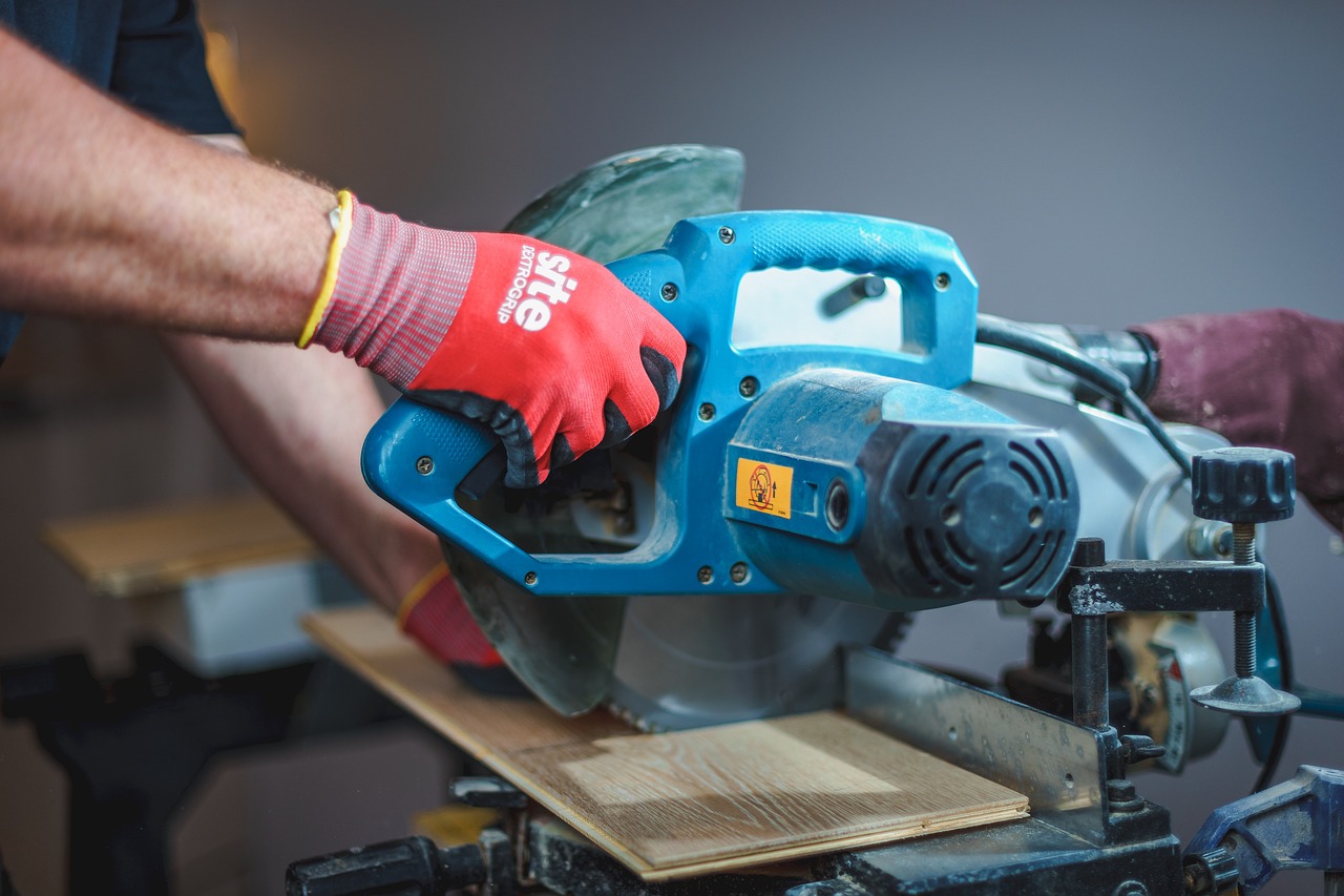 builder, tradesman, handyman-3546203.jpg